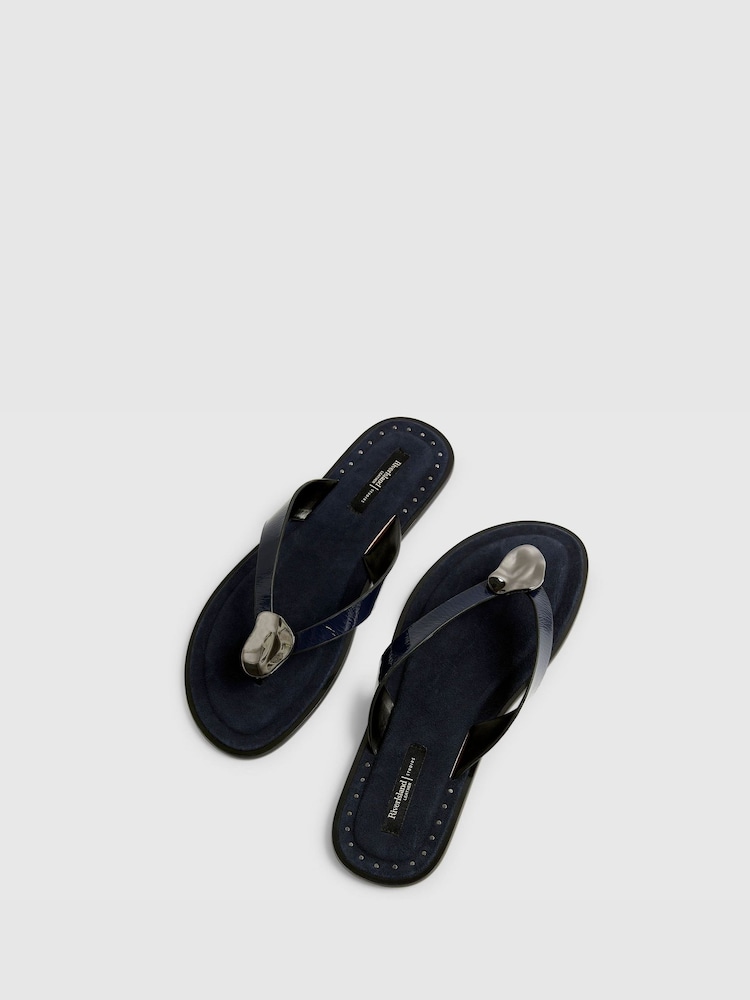 River Island Hardware Toe Thong Flat Sandal - תמונה 6 מתוך 6