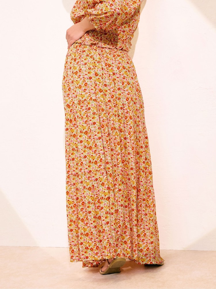 PixieGirl Petite Ditsy Floral Tiered Maxi Skirt - Image 2 de 7