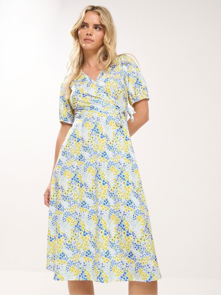 فستان ملفوف بطبعة زهور صغيرة للأحجام الصغيرة من M&Co - Image 1 of 4