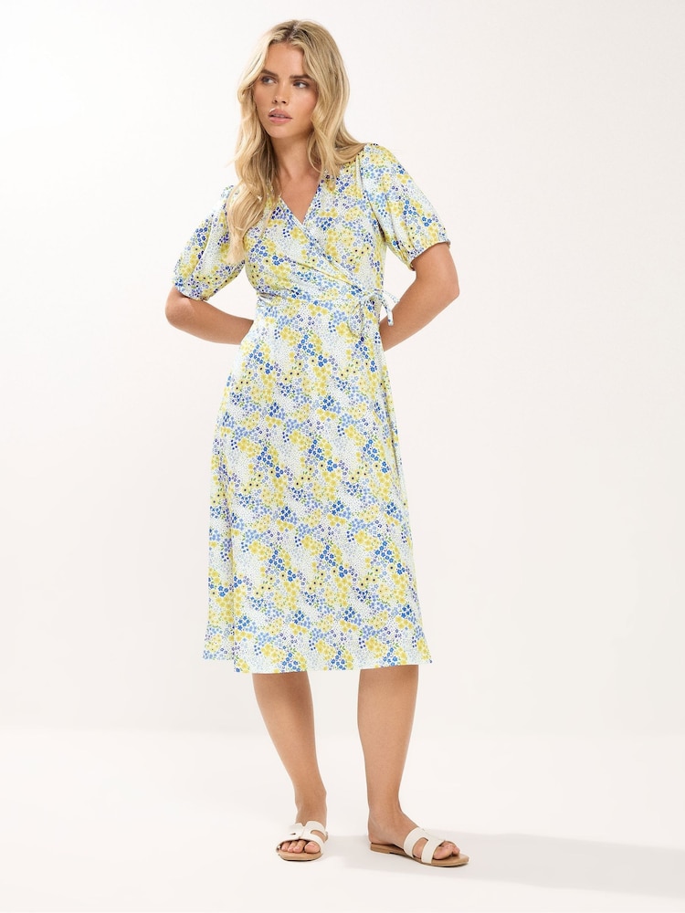 فستان ملفوف بطبعة زهور صغيرة للأحجام الصغيرة من M&Co - Image 2 of 4