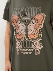 卡其綠色 - Yours Curve Placement Print Core T-Shirt - 圖片 4/5