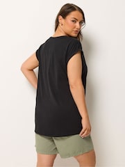 Yours Curve Green Poplin Cargo Shorts - Image 2 of 5