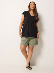 Yours Curve Green Poplin Cargo Shorts - Image 3 of 5
