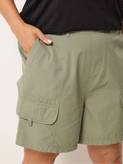 Yours Curve Green Poplin Cargo Shorts - Image 4 of 5