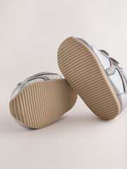 Srebrny metaliczny - Niemowlęce buty sportowe zapinane na rzep - Obraz 3 z 5