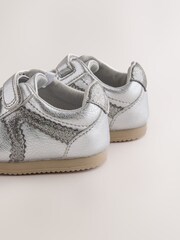 Srebrny metaliczny - Niemowlęce buty sportowe zapinane na rzep - Obraz 4 z 5