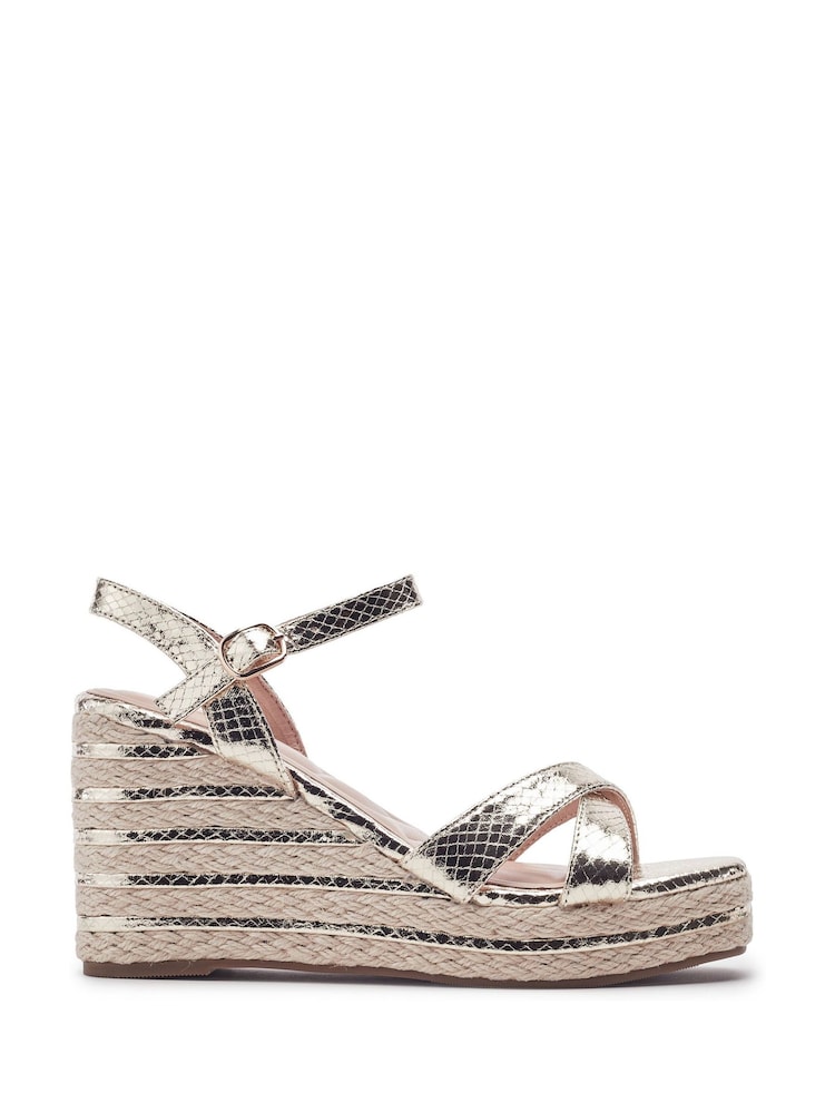Moda in Pelle Maylia Metallic Raffia Wedge With Cross-Over Strap Sandals - Bild 1 von 4
