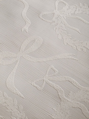 Paoletti Jacquard Wreath Reversible Duvet Cover and Pillowcase Set - 画像 3 / 4