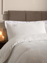 Paoletti White Snowflake Embroidery Fleece Reversible Christmas Duvet Cover and Pillowcase Set - Image 2 of 4