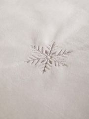 Paoletti White Snowflake Embroidery Fleece Reversible Christmas Duvet Cover and Pillowcase Set - Image 3 of 4