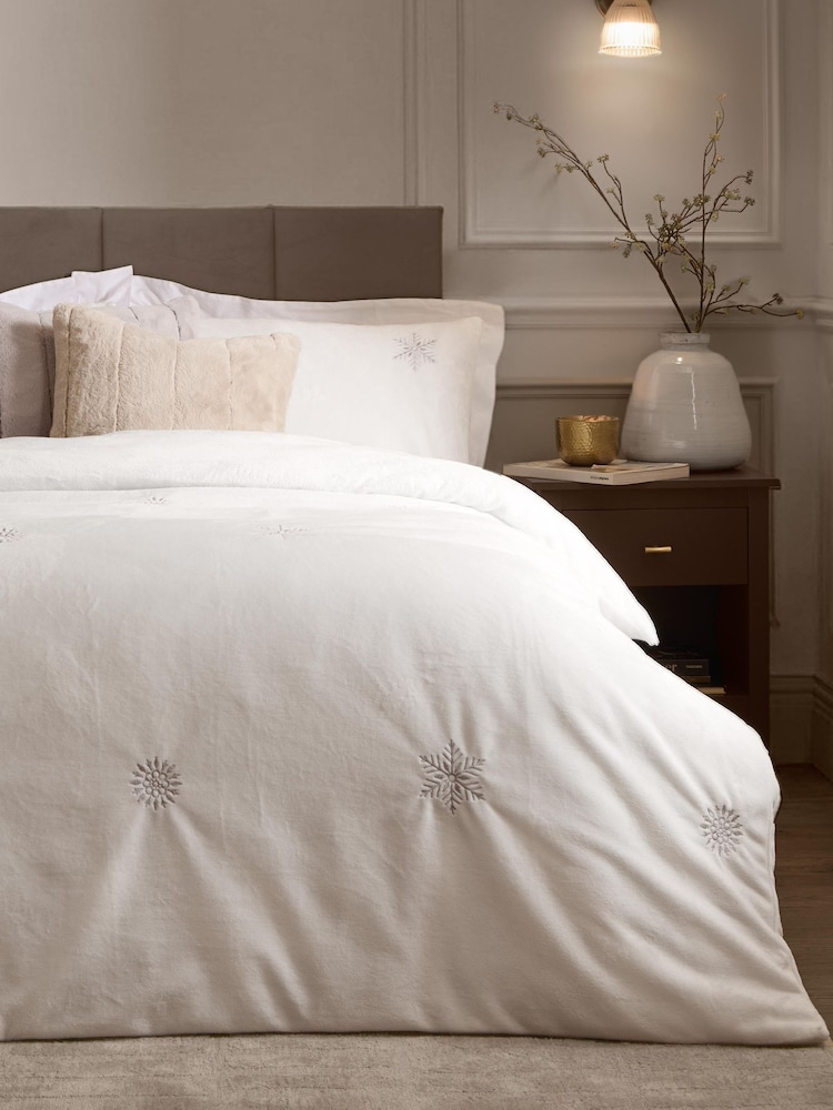 Paoletti White Snowflake Embroidery Fleece Reversible Christmas Duvet Cover and Pillowcase Set - Image 4 of 4 Paoletti White Snowflake Embroidery Fleece Reversible Christmas Duvet Cover and Pillowcase Set - Image 4 of 4