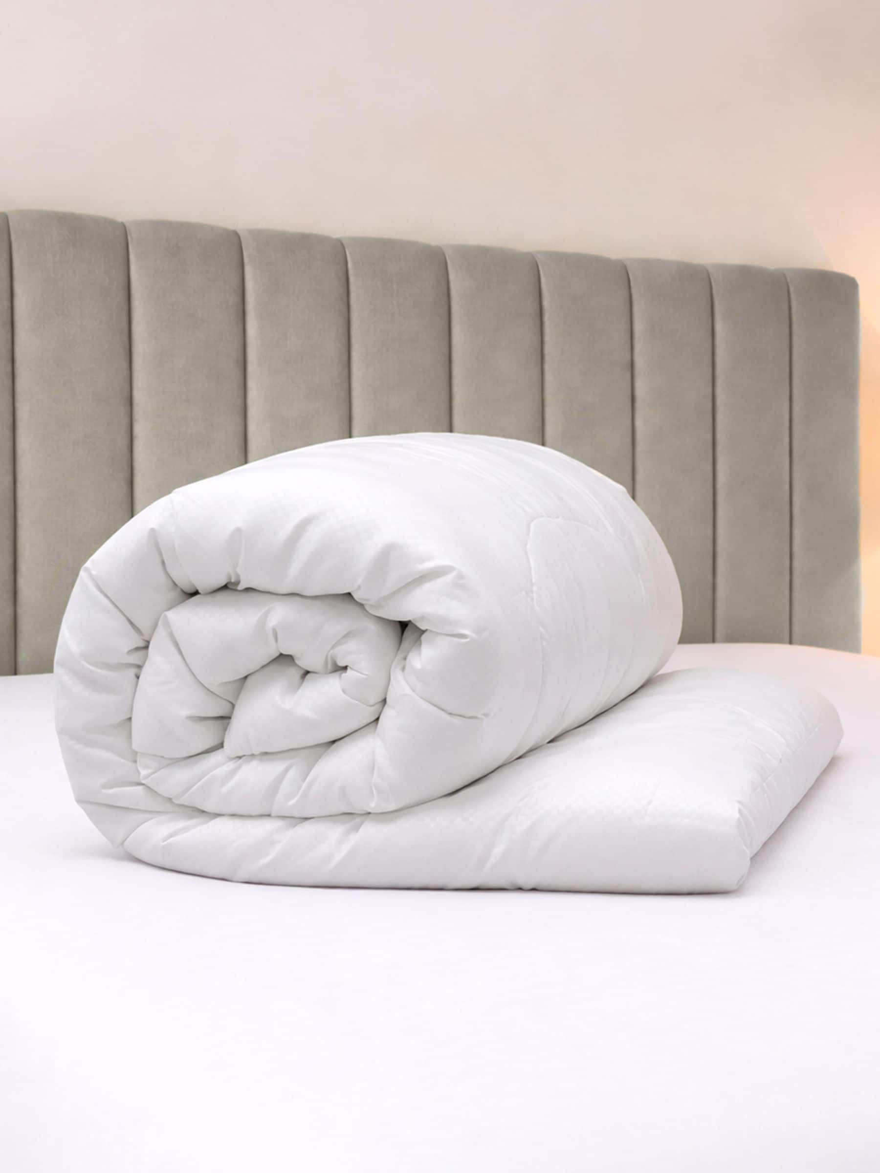 Bianca Unisex White Soft Microfibre 13.5 Tog Duvet - Image 2
