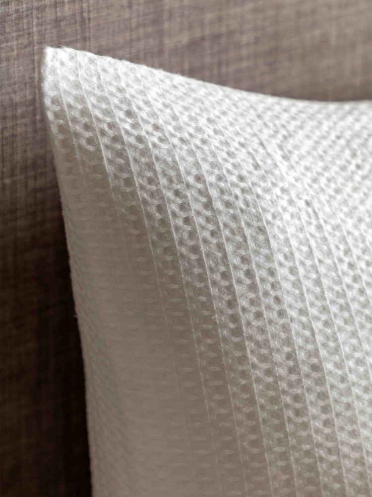 Gallery Home White Wendi Jacquard Quilt Cover Set - Image 3 of 3