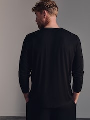 أسود - Belstaff Lounge Soft Touch Modal Long Sleeve Henley T-Shirt - صورة 4 من 7