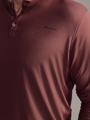 أحمر عميق - Belstaff Lounge Soft Touch Modal Long Sleeve Henley T-Shirt - صورة 2 من 7