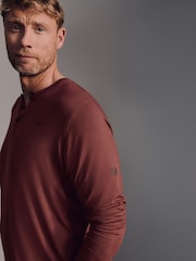 أحمر عميق - Belstaff Lounge Soft Touch Modal Long Sleeve Henley T-Shirt - صورة 3 من 7