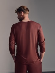 أحمر عميق - Belstaff Lounge Soft Touch Modal Long Sleeve Henley T-Shirt - صورة 4 من 7