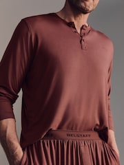 أحمر عميق - Belstaff Lounge Soft Touch Modal Long Sleeve Henley T-Shirt - صورة 5 من 7