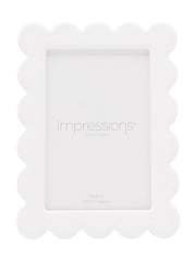 Widdop White Acrylic and Epoxy Photo Frame Flower Shaped Edge Photo frames - Image 2 of 3