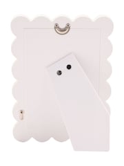 Widdop White Acrylic and Epoxy Photo Frame Flower Shaped Edge Photo frames - Image 3 of 3