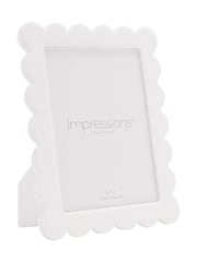 Widdop White Acrylic and Epoxy Photo Frame Flower Shaped Edge Photo frame - Image 1 of 3