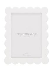 Widdop White Acrylic and Epoxy Photo Frame Flower Shaped Edge Photo frame - Image 2 of 3