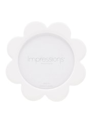 Widdop White Flower Shaped Oval Acrylic and Epoxy Photo Frame - Image 2 of 3