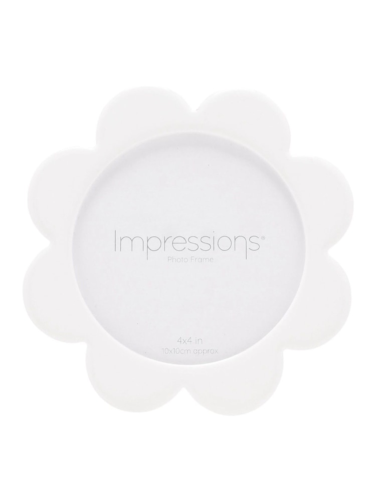 Widdop White Flower Shaped Oval Acrylic and Epoxy Photo Frame - Image 2 of 3
