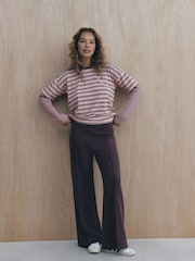Beerenbraun - self. Hose aus Rippmaterial mit weitem Bein und weicher Haptik - Bild 3 von 5