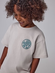 smALLSAINTS Neutral Distortion Oversized T-Shirt and Sweat Shorts Younger Set - Image 4 of 11