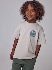 smALLSAINTS Neutral Distortion Oversized T-Shirt and Sweat Shorts Younger Set - Image 5 of 11