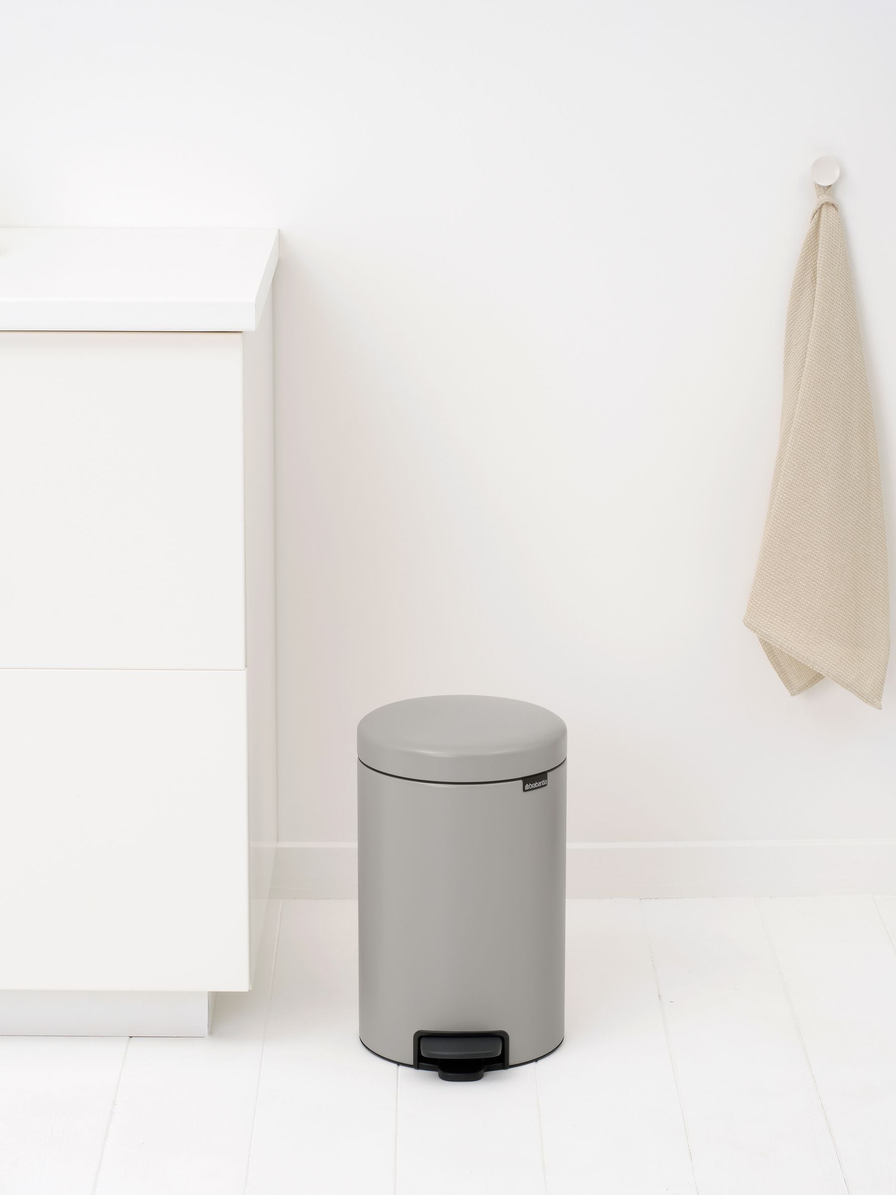 Brabantia Unisex Soft Grey Newicon Pedal Bin - Image 3