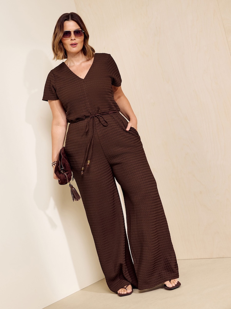 Marrón - Friends Like These Short Sleeve Jersey Textured Jumpsuit - Imagen 1 de 6 Marrón - Friends Like These Short Sleeve Jersey Textured Jumpsuit - Imagen 1 de 6