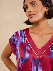 紅色動物印花 - Love & Roses V-Neck Satin Front Jersey Back T-Shirt - 圖片 3/5