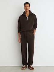 Marrón chocolate - Reiss Tanner Cotton Heavyweight Straight-Leg Joggers - Imagen 4 de 7