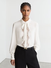 Reiss Estelle Lace-Trim Tie-Neck Blouson Shirt - Larawan 5 ng 9