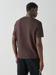 Brun - Manches courtes - T-shirt à texture gaufrée avec logo BOSS - Image 2 sur 4