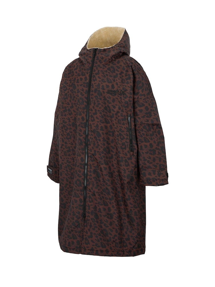 Regatta Brown Adult Waterproof Changing Robe - Image 2 of 5 Regatta Brown Adult Waterproof Changing Robe - Image 2 of 5