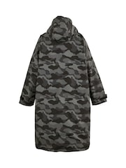 Regatta Dark Grey Oversized Waterproof Borg Fleece Lined Changing Robe - Image 8 of 9