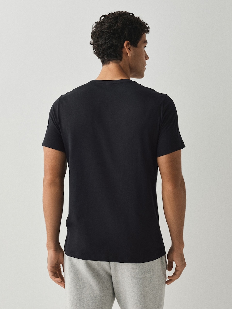 Cromo negro - Camiseta BOSS de Corte estándar con Cuello redondo y logo - Imagen 2 de 4 Cromo negro - Camiseta BOSS de Corte estándar con Cuello redondo y logo - Imagen 2 de 4