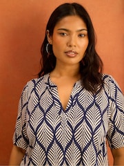Live Unlimited Petite Print Nehru Collar Kortermet Jerseytopp - Bilde 2 av 4