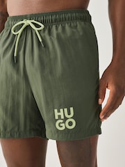 Zielony - HUGO Paolo Logo Swim Shorts - Obraz 3 z 5