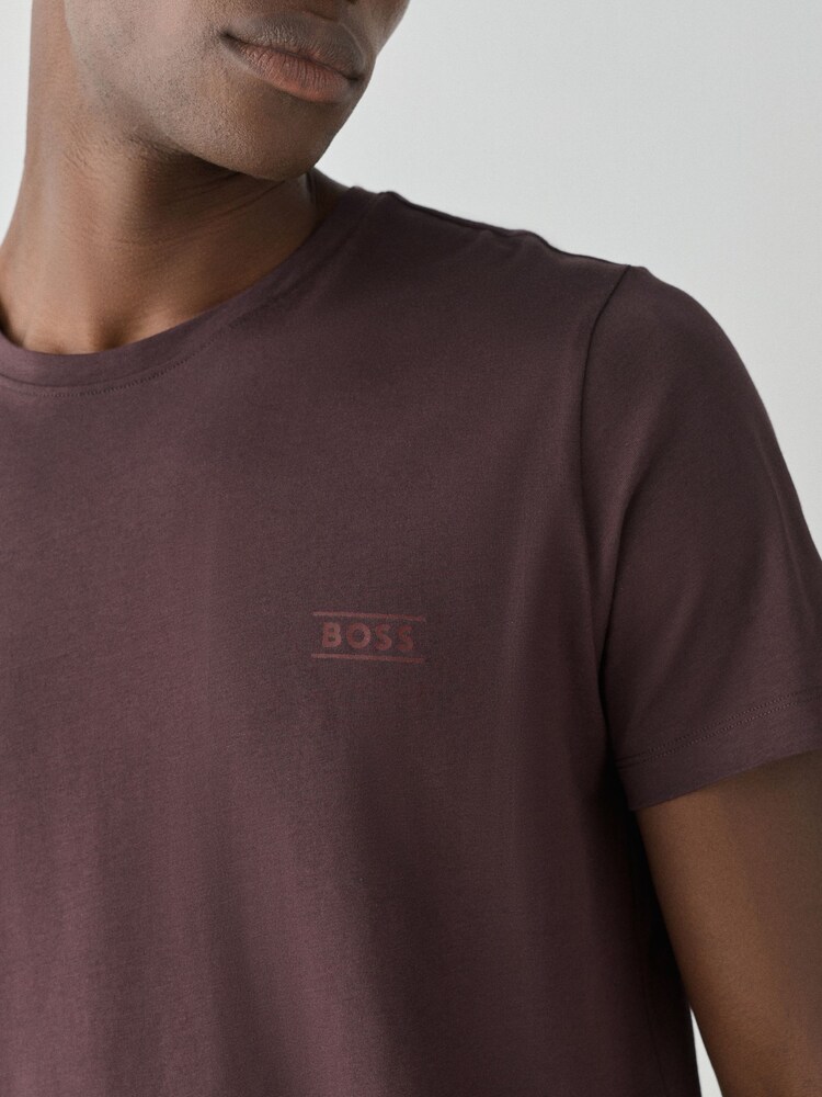 Marrón - Camiseta BOSS de Corte estándar con Cuello redondo y logo - Imagen 1 de 4 Marrón - Camiseta BOSS de Corte estándar con Cuello redondo y logo - Imagen 1 de 4