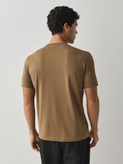 Braun - BOSS – T-Shirt mit Logo in normaler Passform - Bild 2 von 4