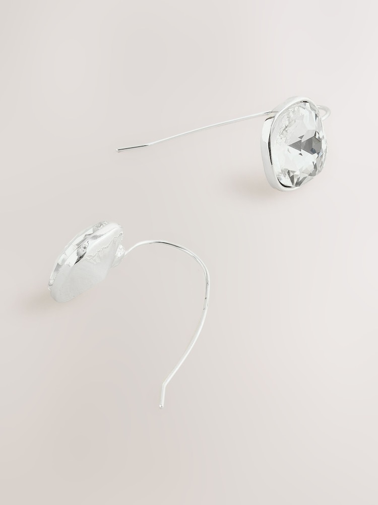 Tono plateado - Pendientes con diseño brillante sin cierres - Imagen 2 de 3 Tono plateado - Pendientes con diseño brillante sin cierres - Imagen 2 de 3