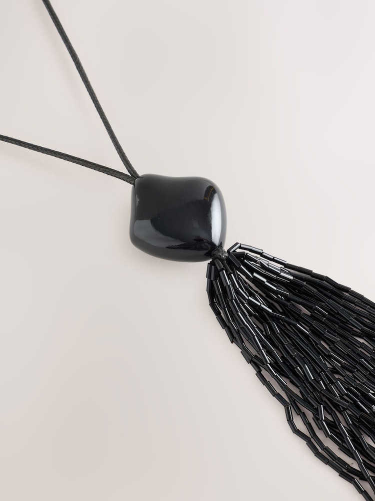 Black Long Tassel Pendant Necklace - Image 3 of 3 Black Long Tassel Pendant Necklace - Image 3 of 3