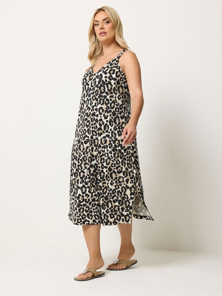 Yours Curve Black All Over Print Throw On Dress - Image 2 of 5 Yours Curve Black All Over Print Throw On Dress - Image 2 of 5