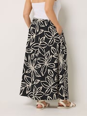Yours Curve Black Ground Textured Maxi Skirt - Image 3 of 5