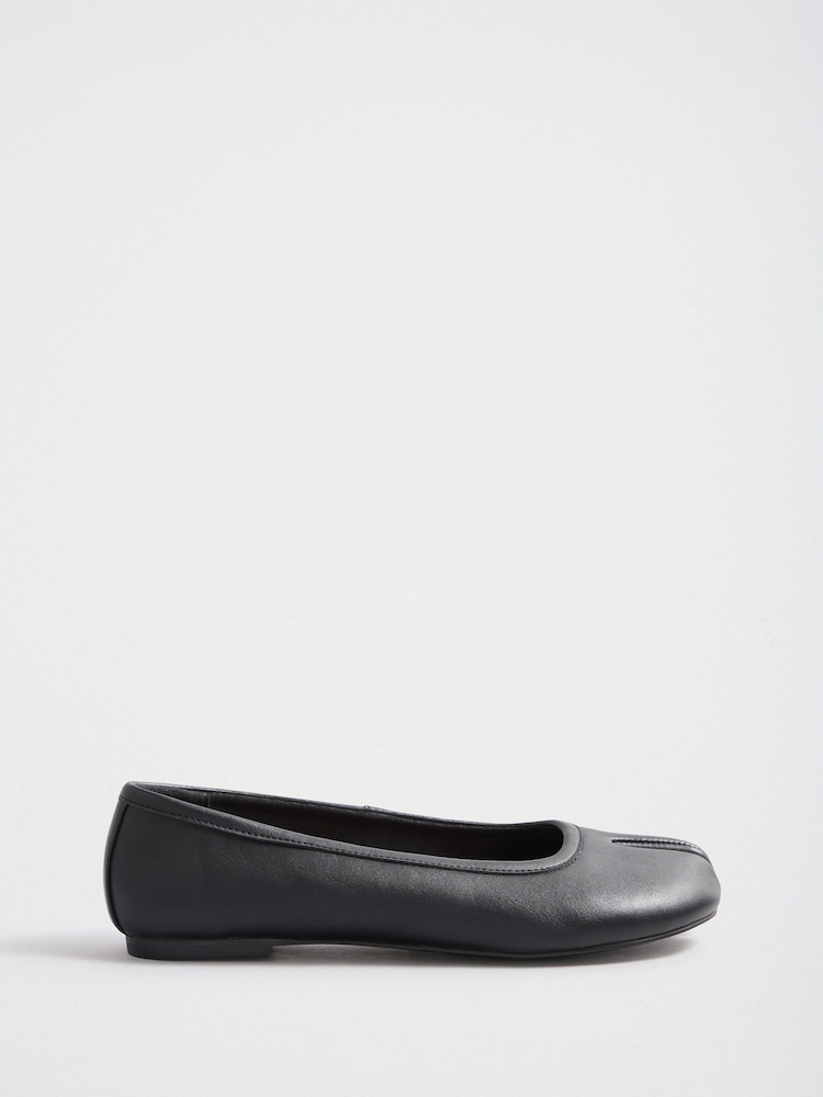 Friends Like These Faux Leather Split Toe Flat Ballerina Shoes - Imagen 2 de 4