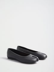 Friends Like These Faux Leather Split Toe Flat Ballerina Shoes - Imagen 3 de 4